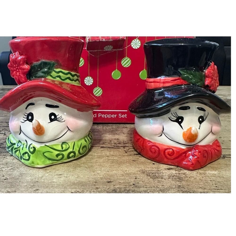 NIB Kirklands Ceramic Holiday Snowman Salt and Pepper Shakers